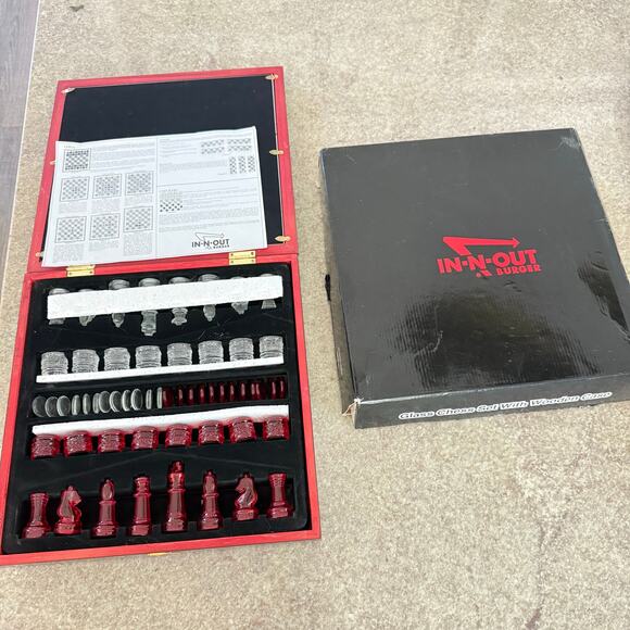 IN-N-OUT Chess Board Glass Complete Set With Box RARE - Picture 2 of 13